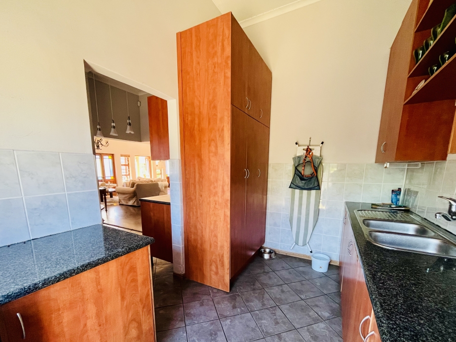 3 Bedroom Property for Sale in Sandbaai Western Cape